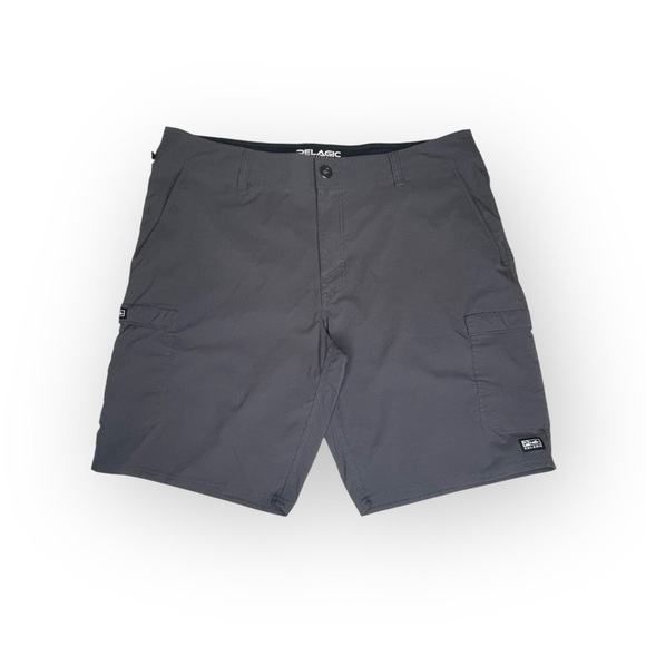 Pelagic® 𓆝 Madeira 20” Outseam Flat Cargo Hybrid Fishing Shorts 𓆝 Graphite 38 - Picture 6 of 16